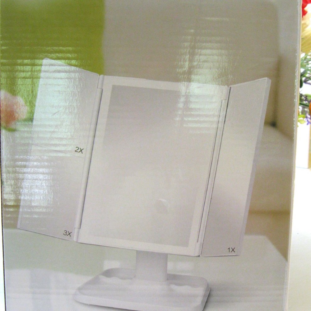 Tri-Fold Cosmetic Mirror  NIB